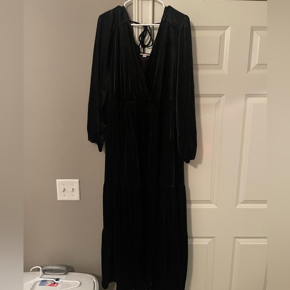 Knox Rose Velvet Dress - Picture 1 of 3